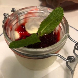 panna cotta de frutos rojos