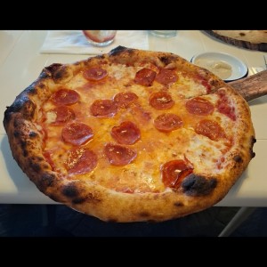 Pizzas Tradicionales - Pizza American Pepperoni con doble queso!!