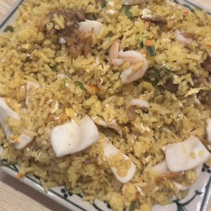 Arroz frito con mariscos y camaron