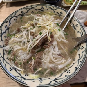 Pho salteado de res 