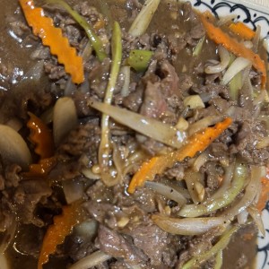 Carne de res con salsa de pimienta