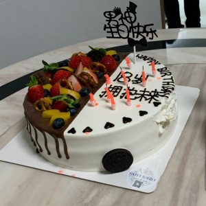 Pastel de oreo con frutas