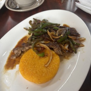 Bistec con Salsa y Tortilla