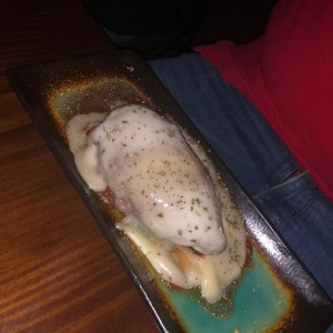 PECHUGA CRUJIENTE A LA NAPOLITANA
