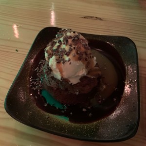 POSTRE MALO - BROWNIE CON HELADO