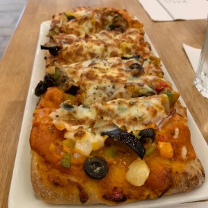 Pizza de Vegetales. diferente presentacion , pero no por eso menos rica.