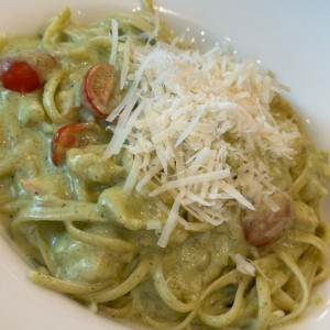linguini langostinos al pesto