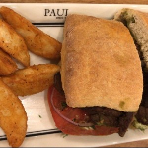 sandwich de carne con agucate