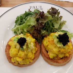 Vol-au-vents de langosta, aguacate y caviar