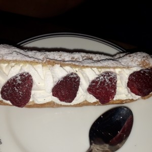 eclair de frambuesa