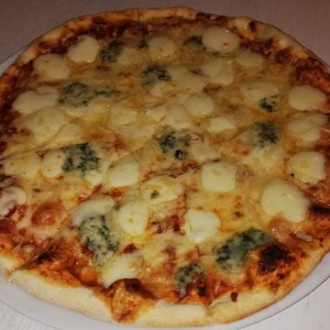 Pizza 4 Quesos