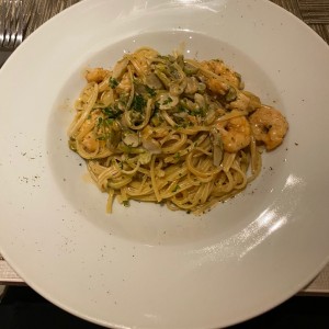 Linguini con camarones