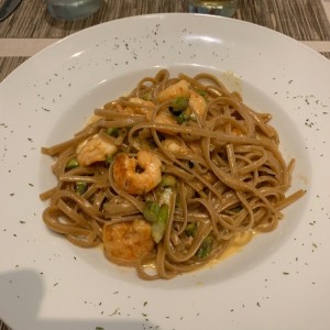 Fettucini integral con camarones 