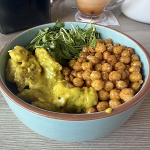 Poke pollo curry