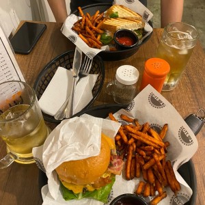 sandwich hipster y la burger