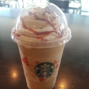 Cranberry white chocolate mocha con leche de almendras