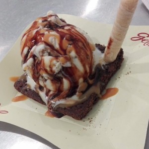 brownie con helado