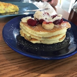 pancake con fresas y guineo