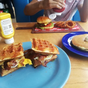 Garlic Burger / Ultimate waffle stack