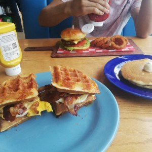 Garlic Burger / Ultimate waffle stack