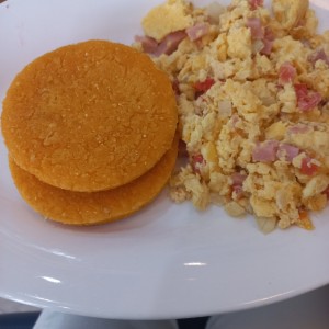 Tortilla y huevo revuelto