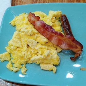 Huevos Revueltos, Bacon y Chorizo