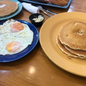 huevos fritos y pankcakes