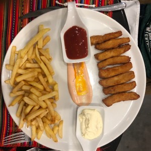 Desitos de pollo con papas fritas
