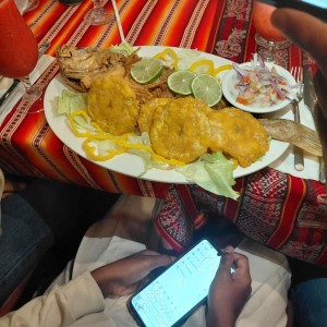 pescado y patacones