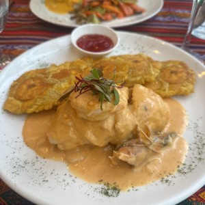 Corvina rellena de langostinos
