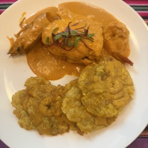 Corbina rellena de langostino