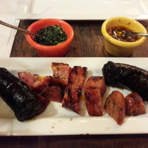 picadas de morcilla y chorizo