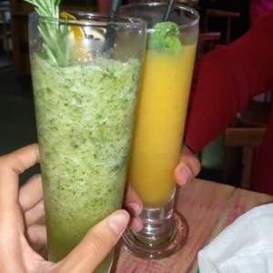 limonada de hierbabuena y jugo de maracuya