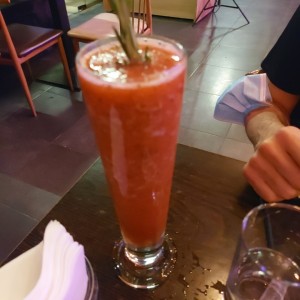 Limonada con Fresa e Hierba buena