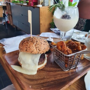 Frida Burger y Amapola