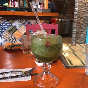 limonada con hierba buena