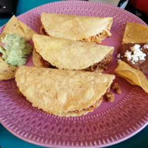 Tacos mixtos de carnitas (Cerdo, res y pollo)