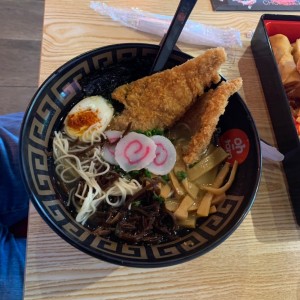 Este Ramen esta en el menu como plato nuevo. no recuerdo el nombre pero lo recomiendo. Estaba muy bueno y dos buenas porciones de pollo apanado