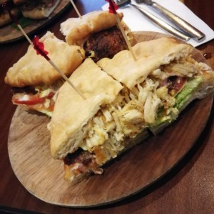 emparedado de hojaldre con pollo