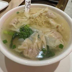 Sopa de Fideos con wanton