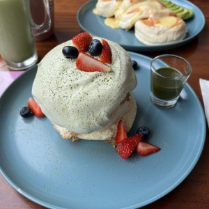 PANCAKES DULCES - FLUFFY MATCHA PANCAKES