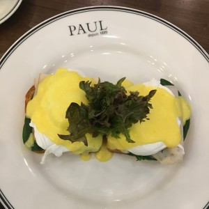Huevos Benedictos