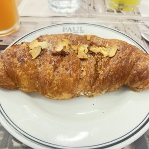 Croissant de almendras