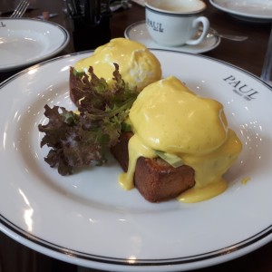 huevos benedictinos con langosta