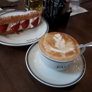 eclair de fresas con crema