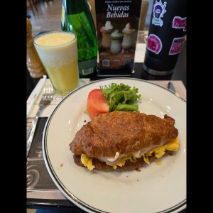 Notre Fameux Croissant aux Oeufs