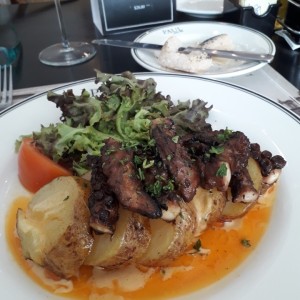 Pulpo con papas exquisite