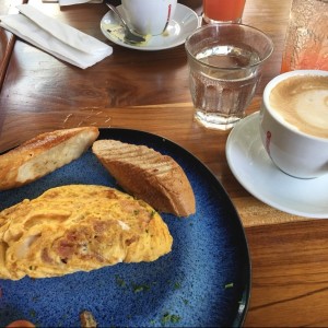 Homelet de tocino y queso de cabra