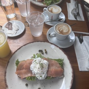 Tostada de salmon