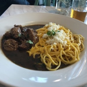 spaghuetti huancaina con Lomo